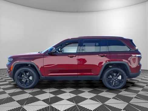 Used 2025 Jeep Grand Cherokee Limited w/ Luxury Tech Group II AWD/4WD image 9