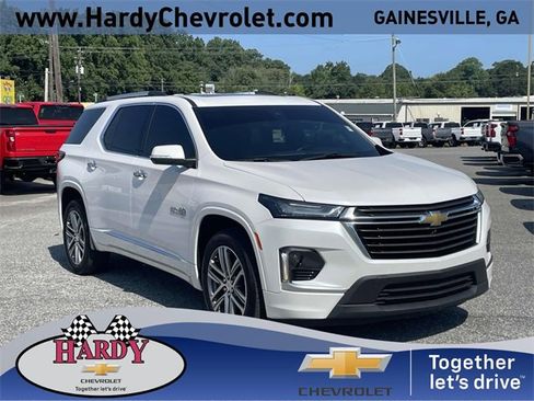 Used 2023 Chevrolet Traverse High Country image 1