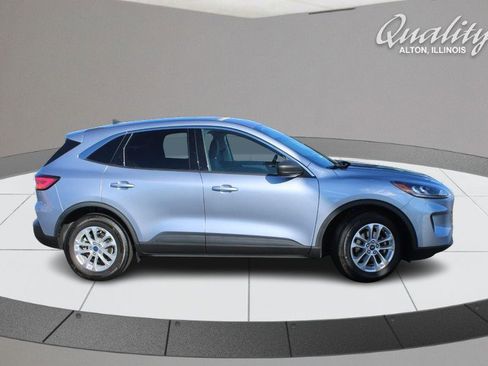 Used 2022 Ford Escape SE image 3