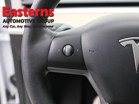 Used 2021 Tesla Model Y Long Range image 15