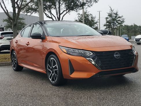 Used 2025 Nissan Sentra SR image 3