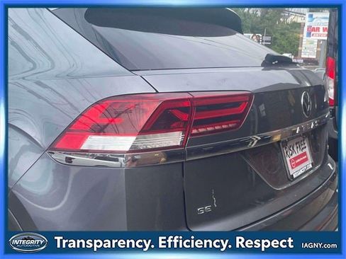 Used 2022 Volkswagen Atlas Cross Sport SE image 11