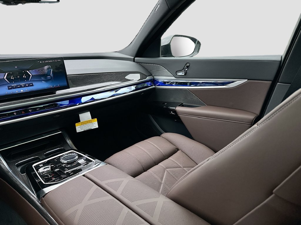 Used 2026 BMW 760i xDrive AWD/4WD image 25