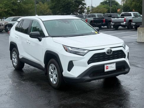 Used 2023 Toyota RAV4 LE AWD/4WD image 11