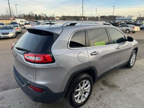 Used 2018 Jeep Cherokee Latitude image 5