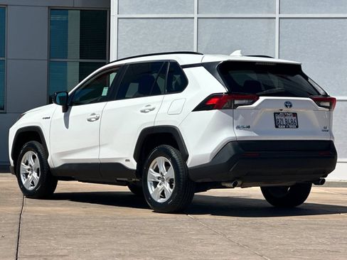 Certified 2021 Toyota RAV4 LE AWD/4WD image 7