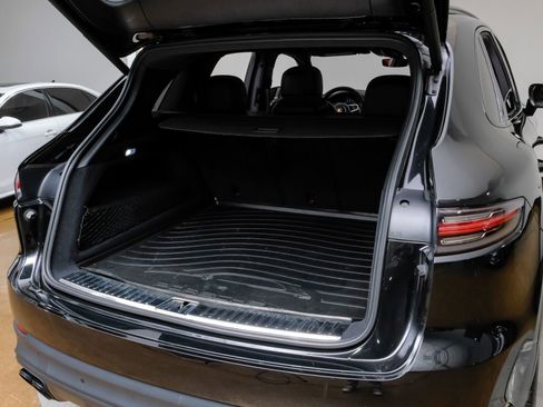 Used 2023 Porsche Cayenne Platinum Edition image 56