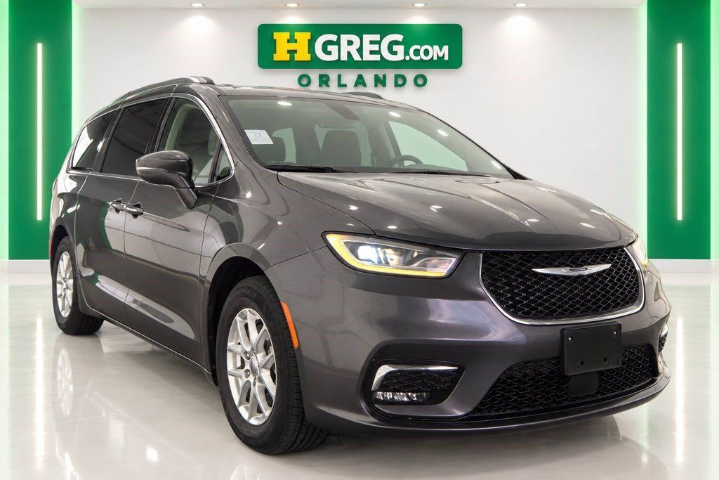 Used 2021 Chrysler Pacifica Touring-L FWD image 4