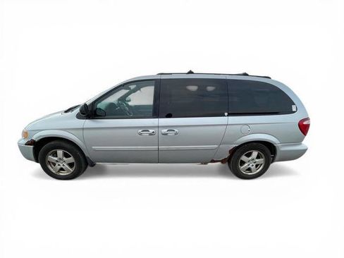 Used 2005 Dodge Grand Caravan SXT w/ Premium Group image 2