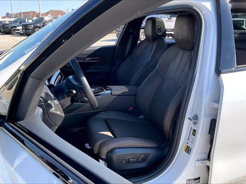 Used 2026 BMW 550e xDrive w/ Premium Package image 7