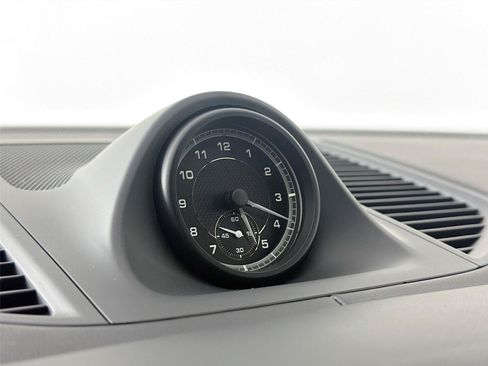 Certified 2026 Porsche Macan AWD/4WD image 17