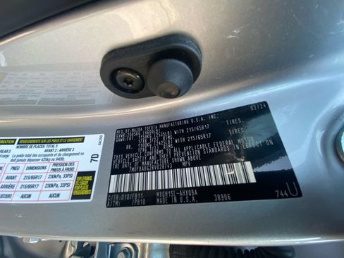 Used 2024 Toyota Corolla Cross AWD Hybrid image 28