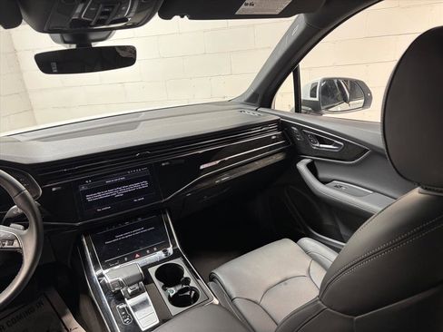 Used 2025 Audi Q7 3.0T Prestige image 35