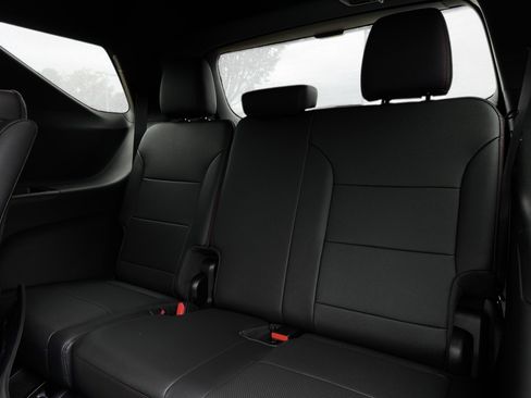 Certified 2024 Chevrolet Traverse RS w/ LPO, Floor Liner Package image 30