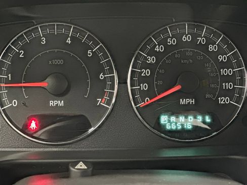 Used 2004 Chrysler Sebring LXi FWD image 4