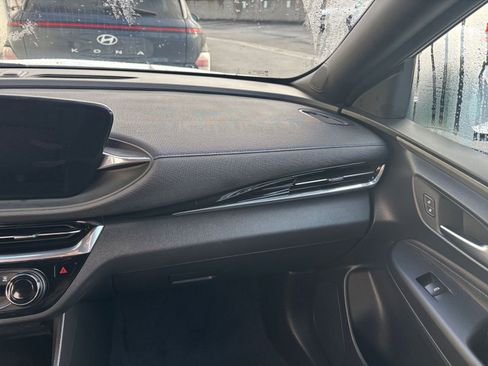 Used 2025 Buick Envista Sport Touring image 35