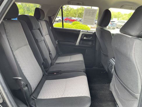 Used 2017 Toyota 4Runner SR5 AWD/4WD image 33