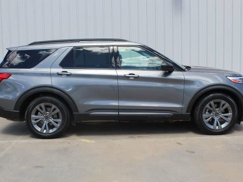 Used 2021 Ford Explorer XLT w/ Equipment Group 202A image 3