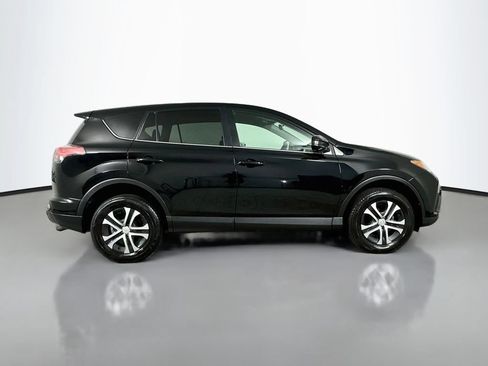 Used 2017 Toyota RAV4 LE FWD image 9