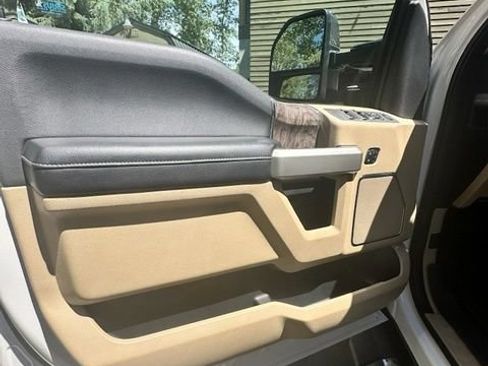 Used 2017 Ford F250 Lariat AWD/4WD image 7