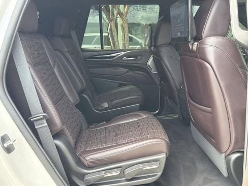 Certified 2024 Cadillac Escalade Premium Luxury Platinum w/ Heavy-Duty Trailer Package AWD/4WD image 15