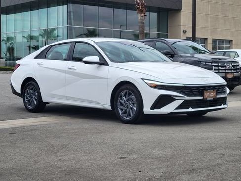 New 2026 Hyundai Elantra Hybrid FWD image 33