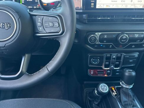 Used 2025 Jeep Wrangler Willys image 16
