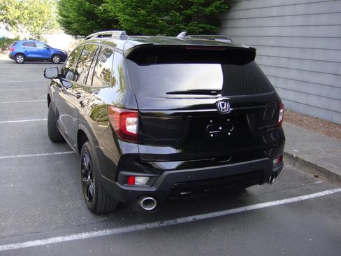 Used 2025 Honda Passport Black Edition image 8