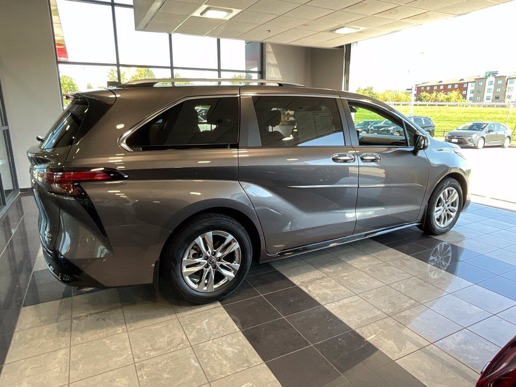 Certified 2023 Toyota Sienna Limited AWD/4WD image 6
