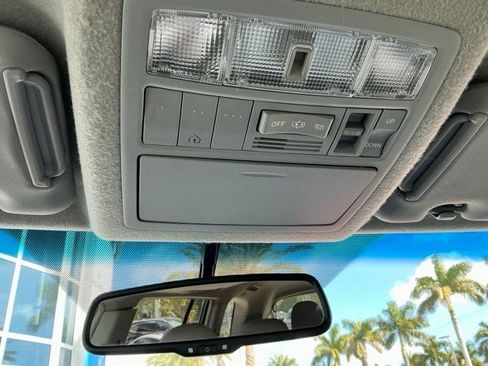 Used 2013 Toyota Highlander Limited image 29