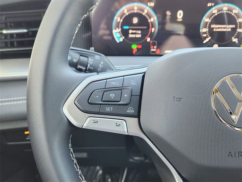 New 2026 Volkswagen Tiguan SE image 16