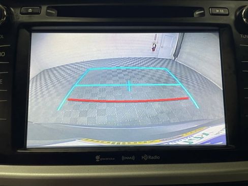 Used 2019 Toyota Highlander SE image 25