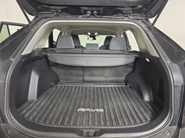 Used 2022 Toyota RAV4 LE AWD/4WD image 26