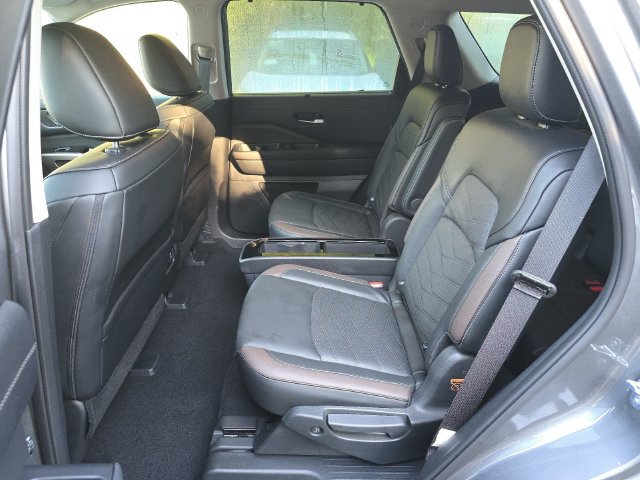 Used 2025 Nissan Pathfinder Platinum FWD image 26