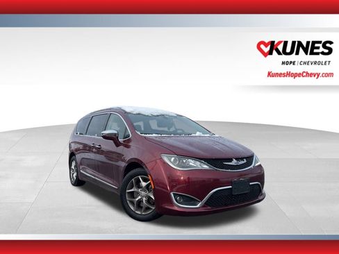 Used 2018 Chrysler Pacifica Limited image 1