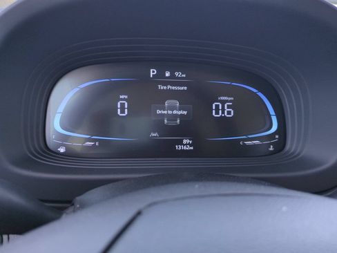 Used 2025 Hyundai Venue SEL FWD image 11