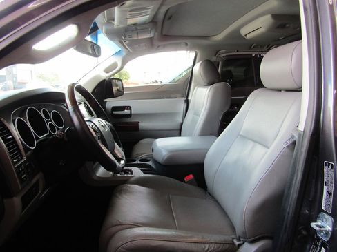 Used 2014 Toyota Sequoia Platinum RWD image 9