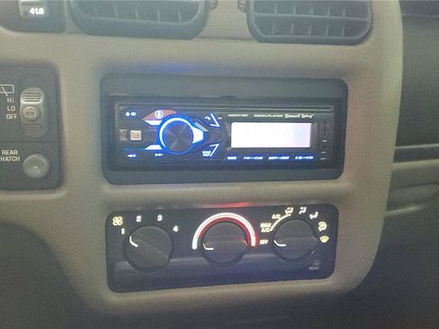 Used 2001 Chevrolet Blazer LS w/ Preferred Equipment Group image 25