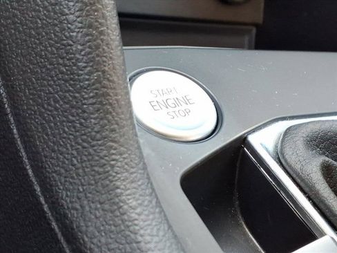 Used 2022 Volkswagen Taos SE image 16