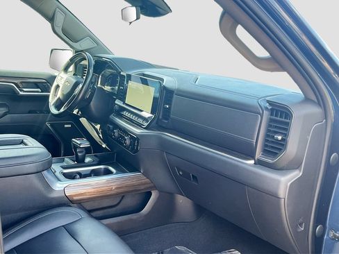 Used 2022 Chevrolet Silverado 1500 LT Trail Boss w/ Convenience Package II AWD/4WD image 31