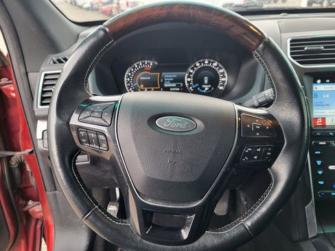 Used 2017 Ford Explorer Platinum image 9