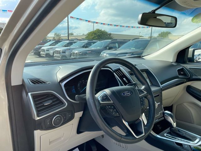 Used 2017 Ford Edge Titanium w/ Technology Package AWD/4WD image 9