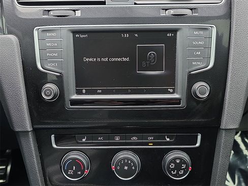 Used 2017 Volkswagen GTI SE image 19