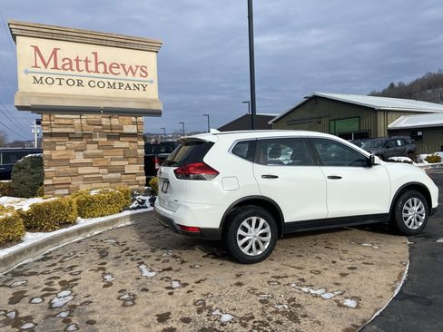 Used 2017 Nissan Rogue S image 5