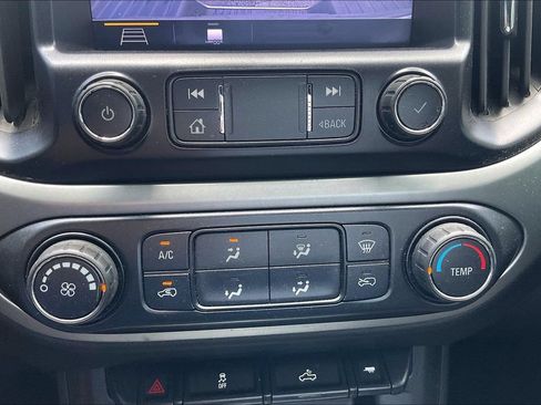 Used 2020 Chevrolet Colorado LT RWD image 16