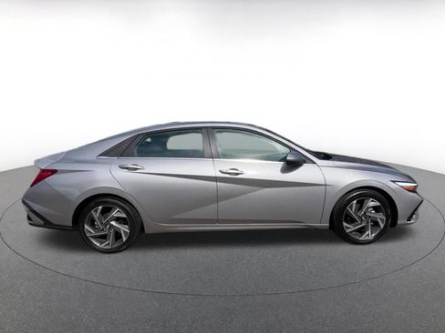 Used 2025 Hyundai Elantra SEL FWD image 16