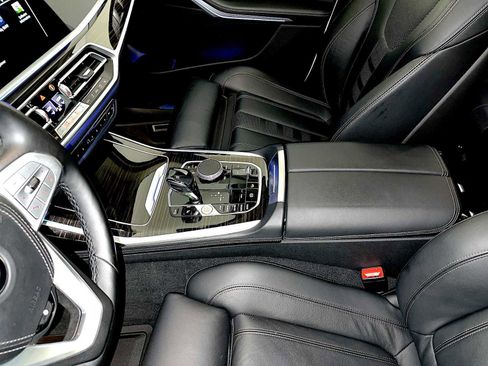 Used 2021 BMW X7 xDrive40i image 19