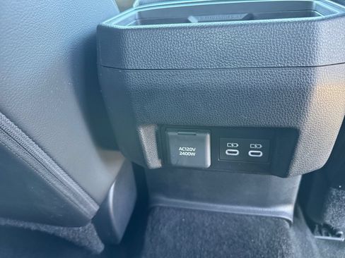 Used 2025 Toyota Tacoma Limited AWD/4WD image 24