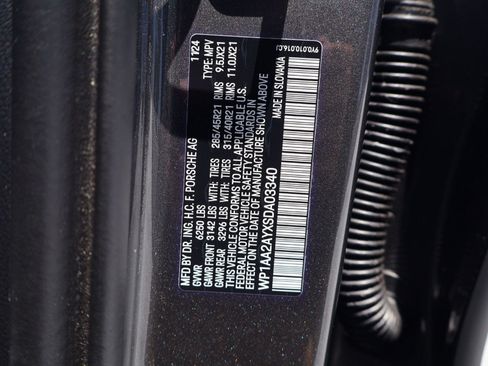 Certified 2025 Porsche Cayenne AWD/4WD image 27