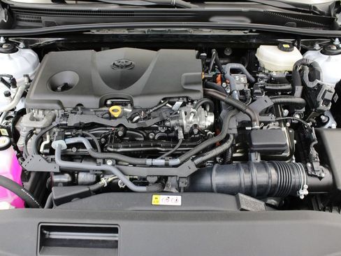 Used 2025 Toyota Camry SE FWD image 29